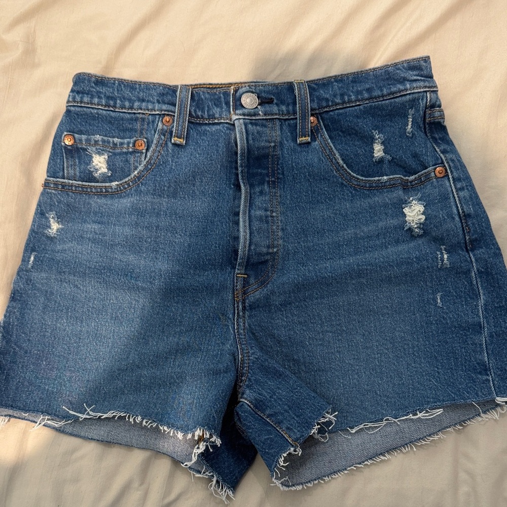 Levi's Classic Blue Ribcage Denim Cutoff Shorts with Back Pocket Stitching